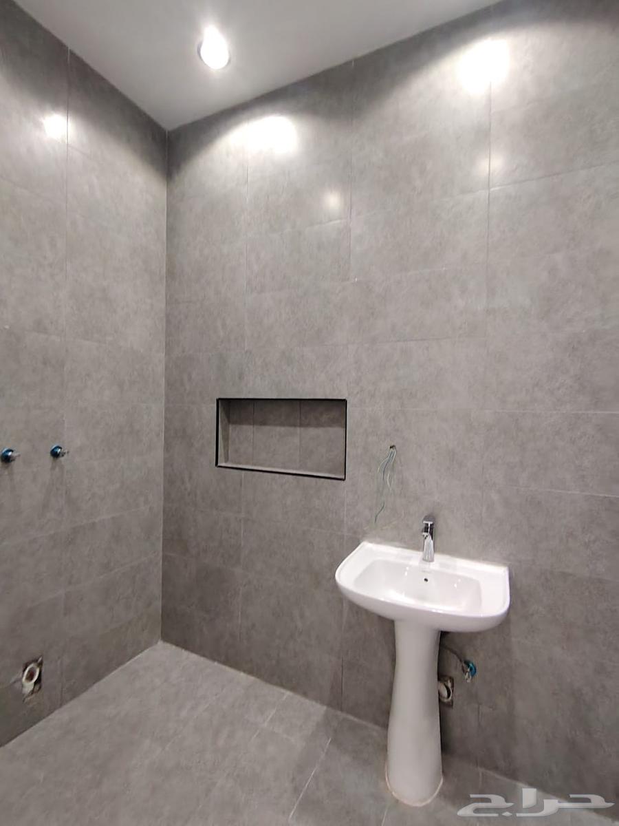 فيلا 7 غرف في الصفوة 22