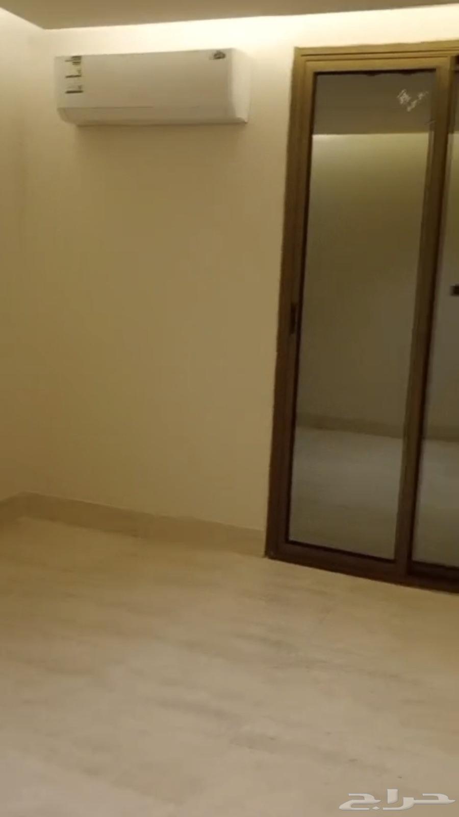 شقة 5 غرف في احد 10