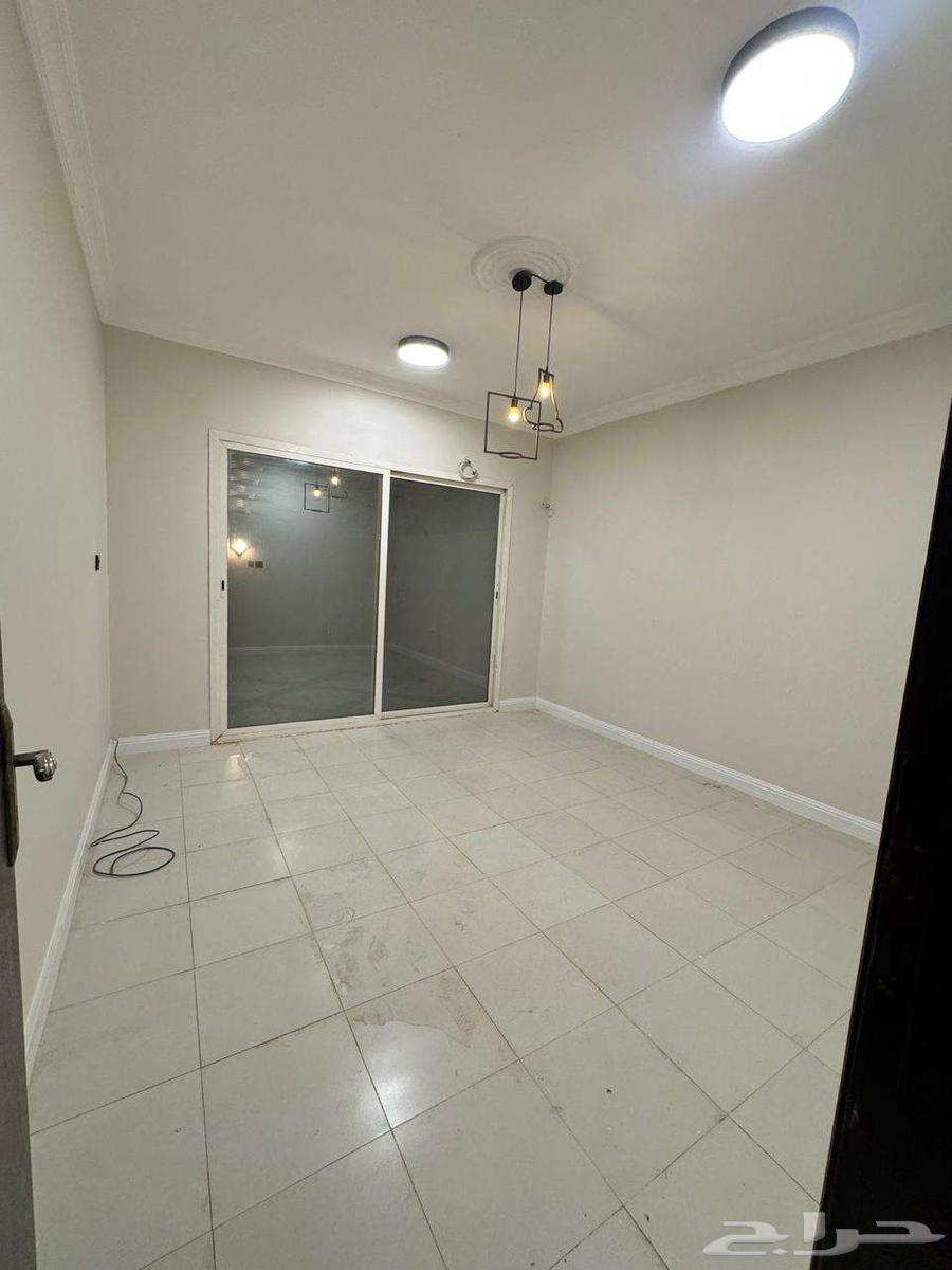 شقة 5 غرف في النور 14