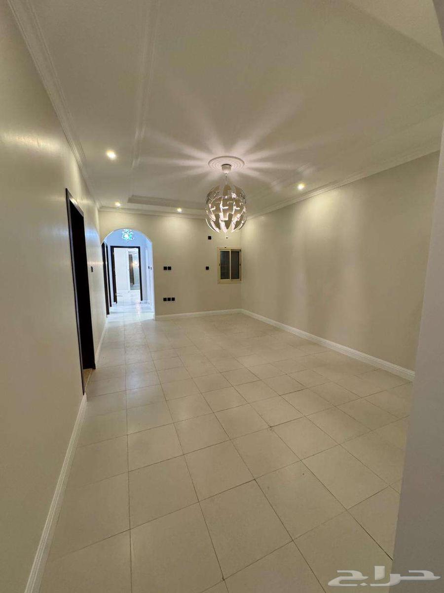 شقة 5 غرف في النور 8