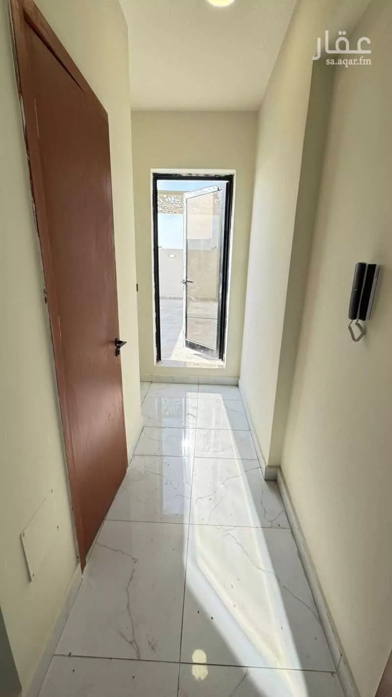 فيلا 8 غرف في الشرق 15