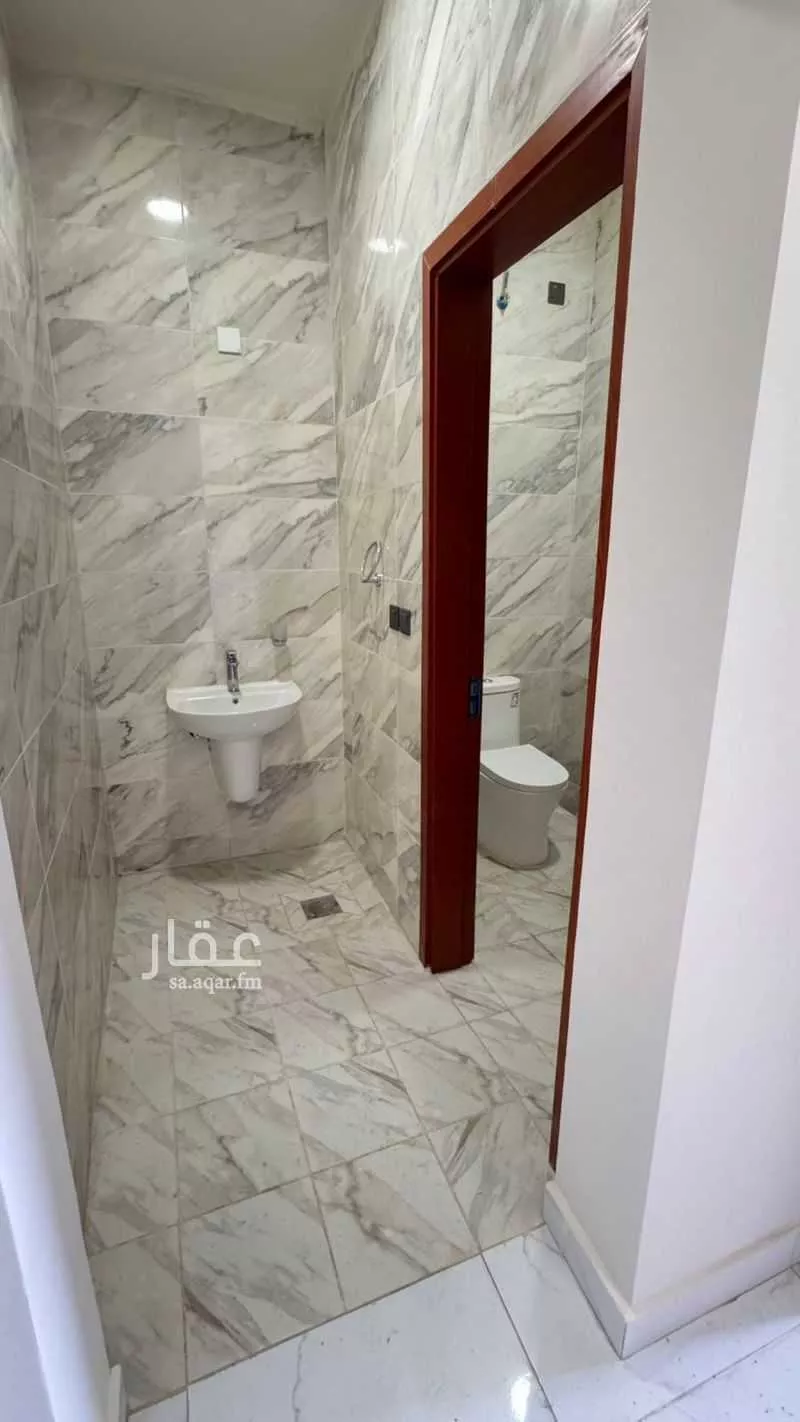 فيلا 8 غرف في الشرق 16