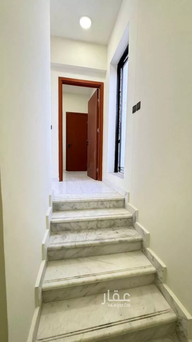 فيلا 8 غرف في الشرق 17