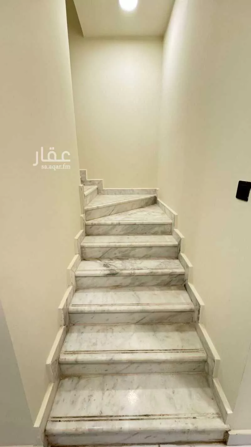 فيلا 8 غرف في الشرق 20