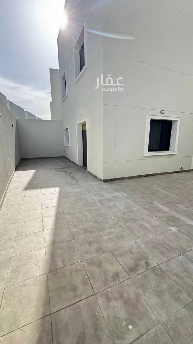 فيلا 8 غرف في الشرق 3