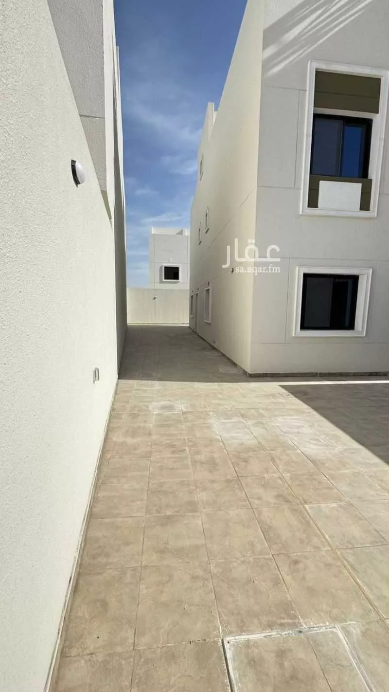 فيلا 8 غرف في الشرق 24