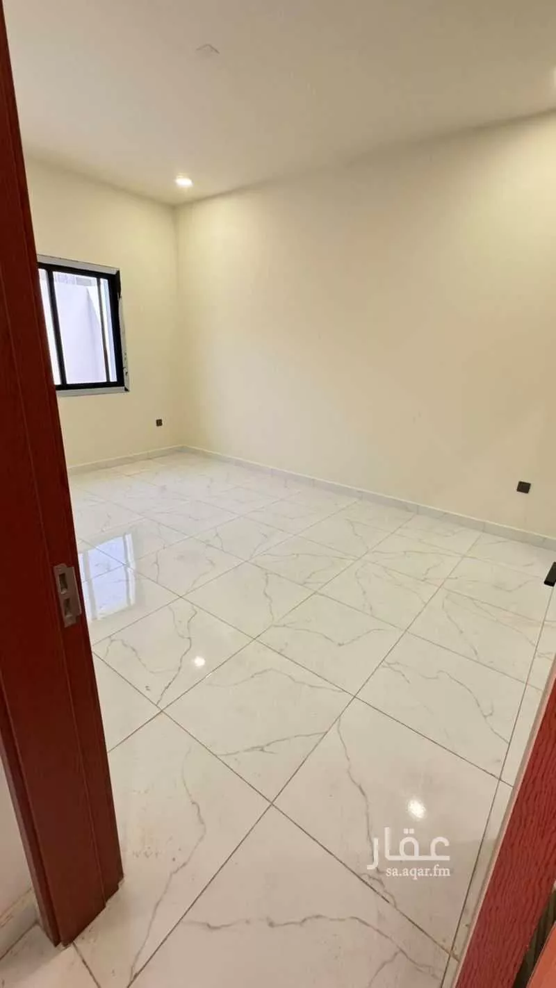 فيلا 8 غرف في الشرق 10