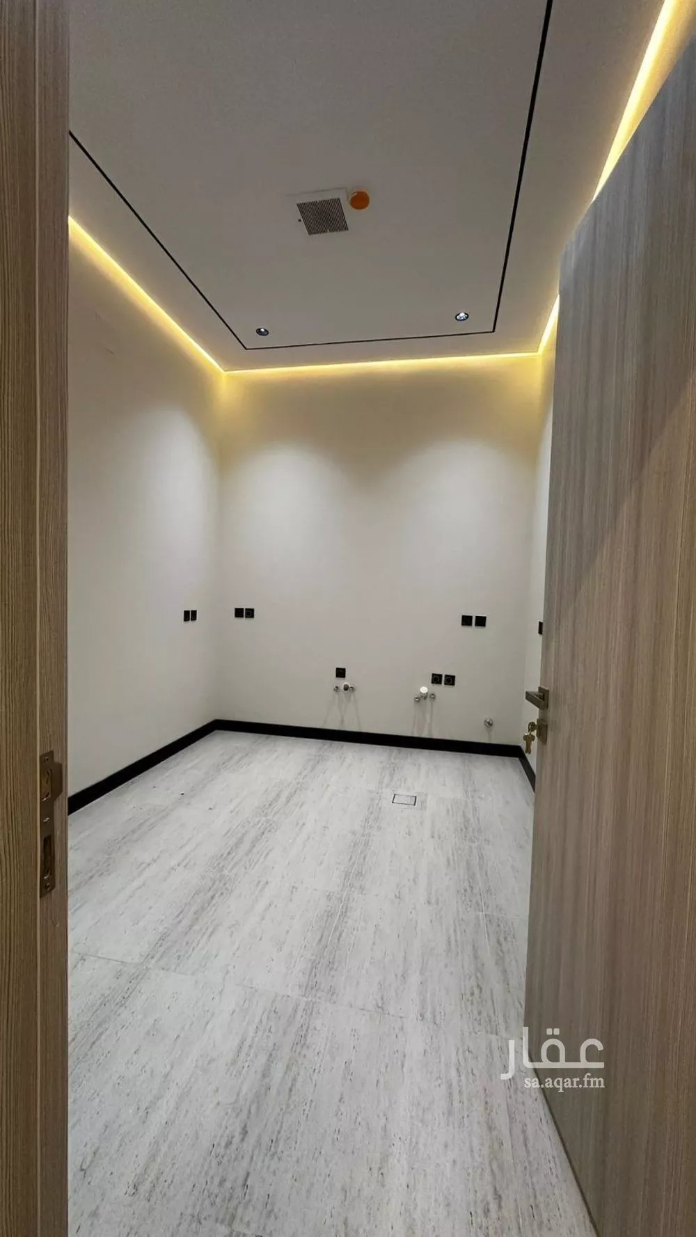 5 bedroom villa in Dhahrat Laban 11