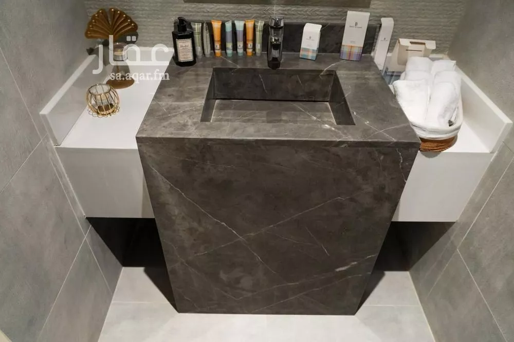 3 bedroom apartment in Dhahrat Laban 2