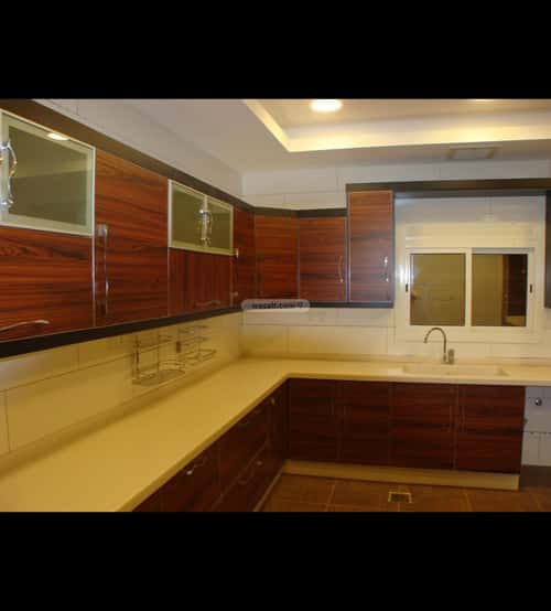 شقة 5 غرف في الروضة 11