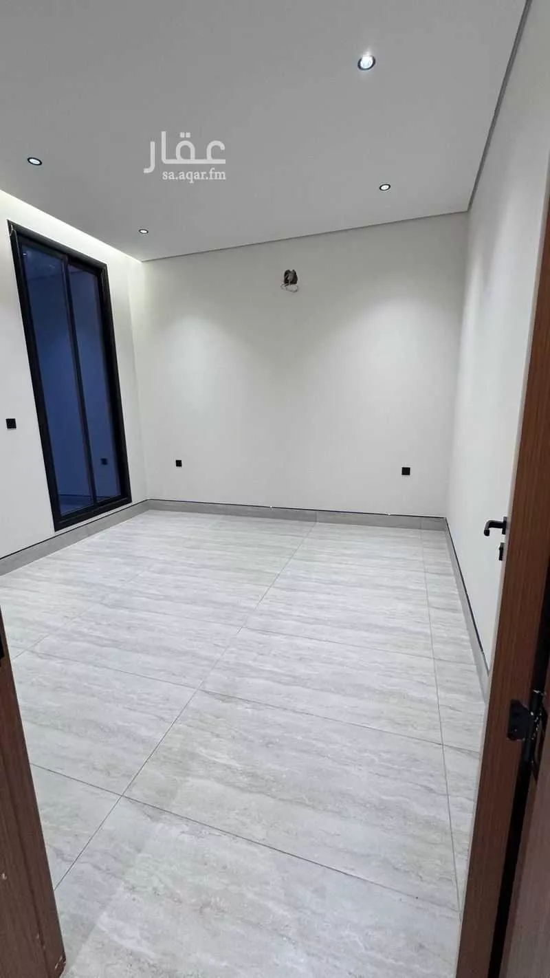 فيلا 6 غرف في الشرق 7