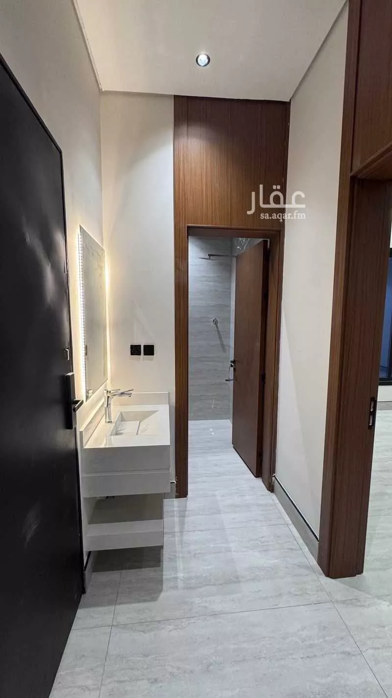 فيلا 6 غرف في الشرق 8