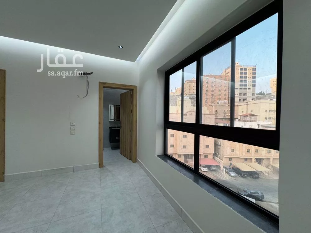 شقة 5 غرف في بطحاء قريش 8