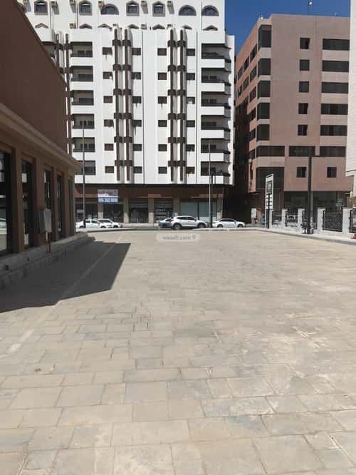 محل 2312 م² في الشرفية 5