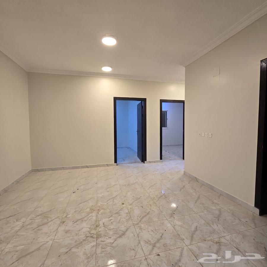 شقة 4 غرف في البيان 6