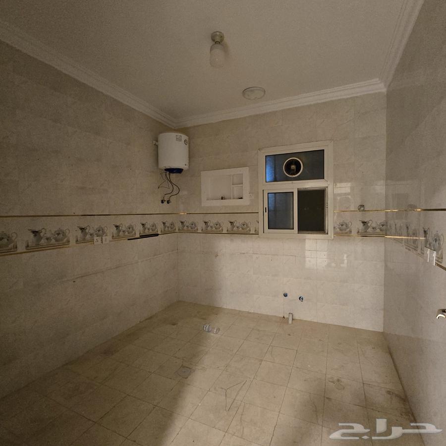 شقة 4 غرف في البيان 8