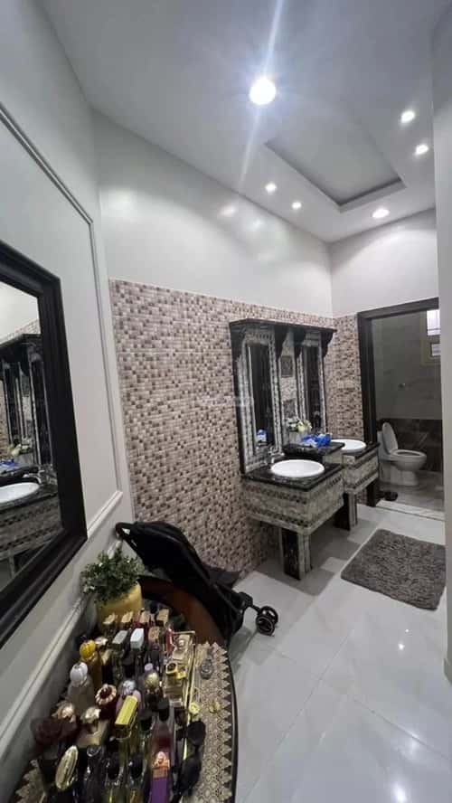 فيلا 8 غرف في العارض 4