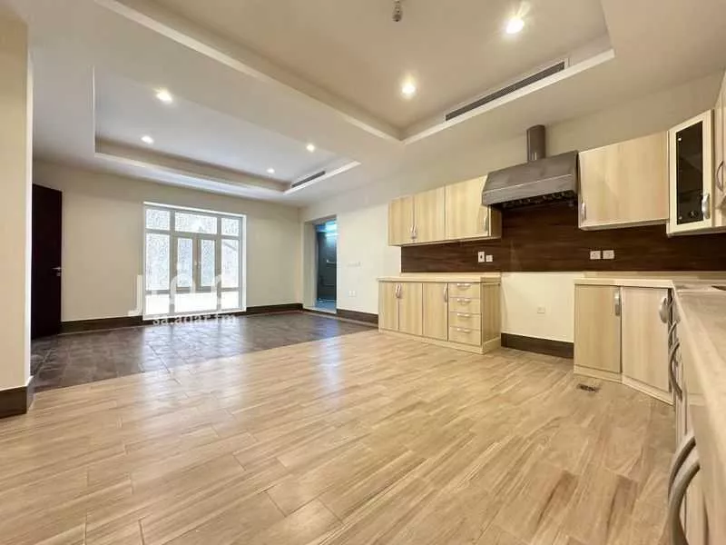 فيلا 6 غرف في الملقا 12