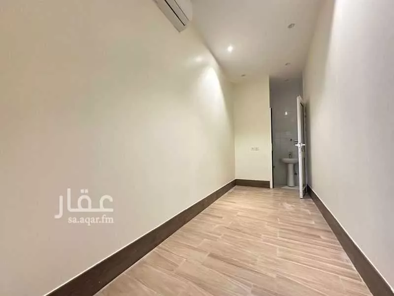 فيلا 6 غرف في الملقا 13