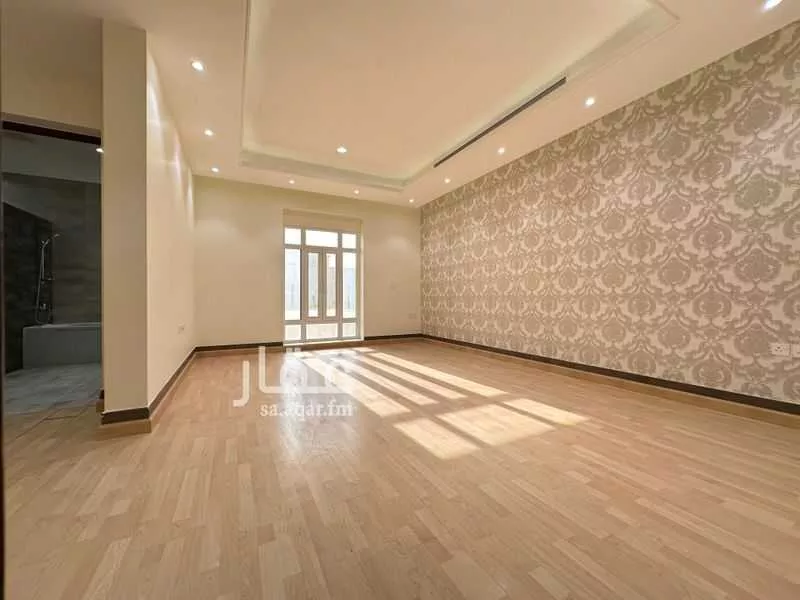 فيلا 6 غرف في الملقا 15