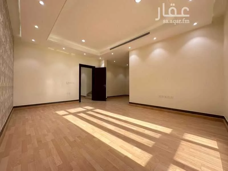 فيلا 6 غرف في الملقا 16