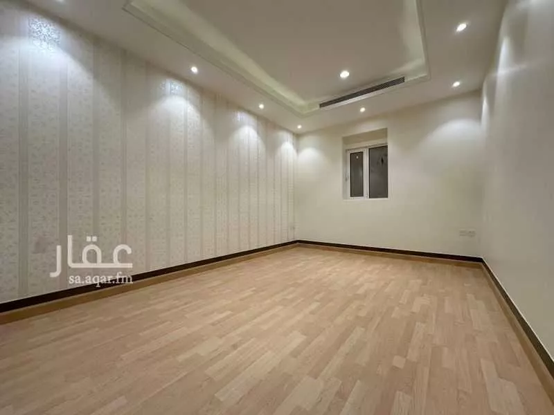 فيلا 6 غرف في الملقا 18