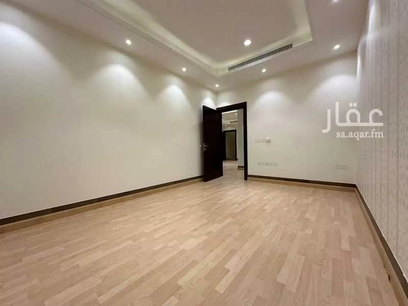 فيلا 6 غرف في الملقا 19