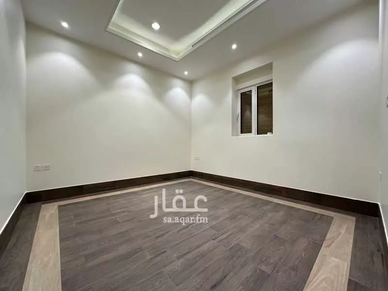 فيلا 6 غرف في الملقا 22