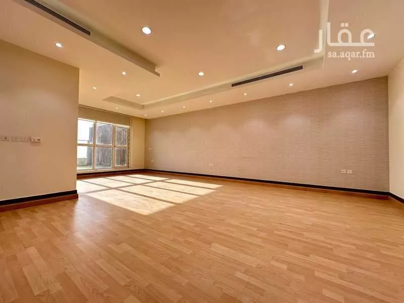 فيلا 6 غرف في الملقا 24