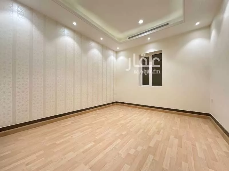 فيلا 6 غرف في الملقا 27