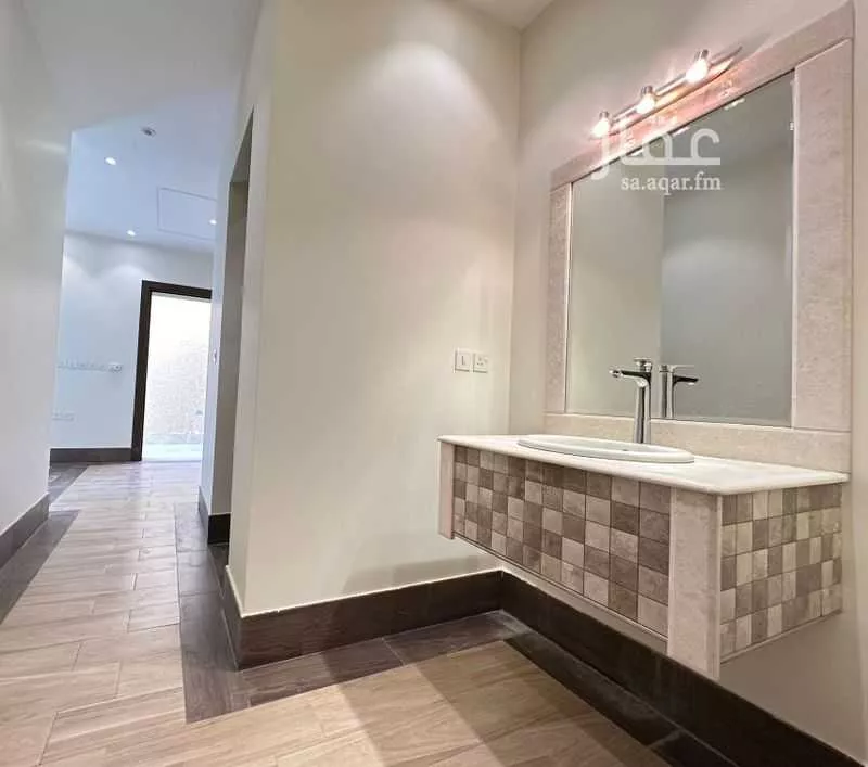 فيلا 6 غرف في الملقا 8