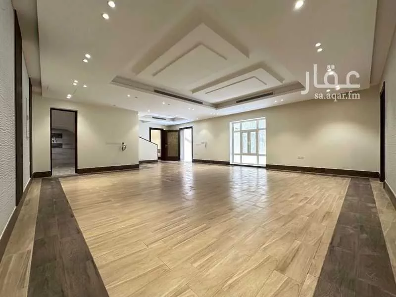 فيلا 6 غرف في الملقا 10