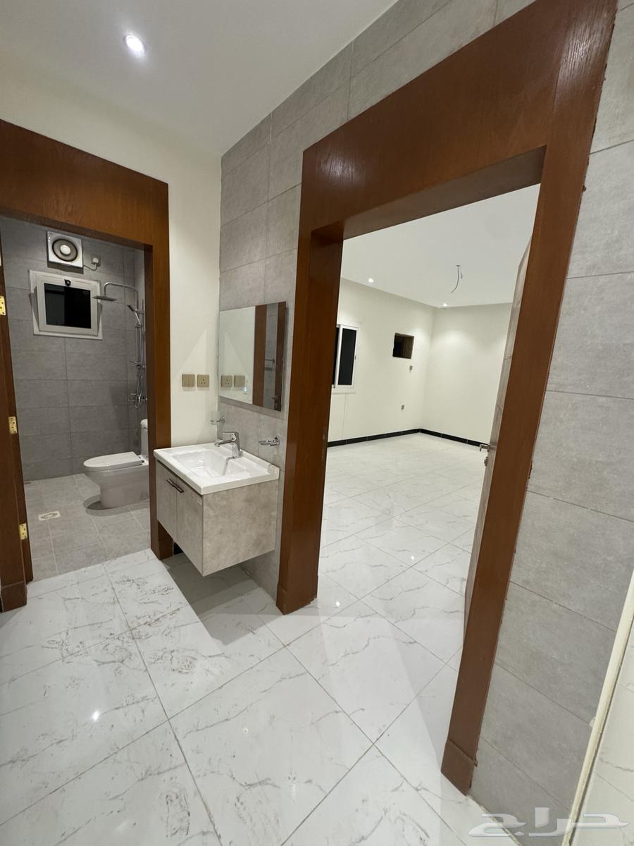 شقة 5 غرف في الريان 4