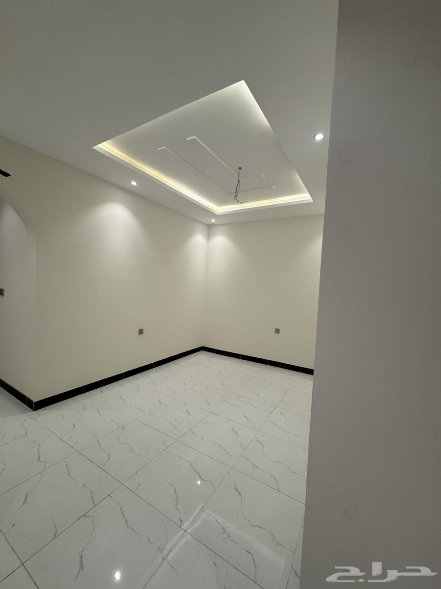 شقة 5 غرف في الريان 6