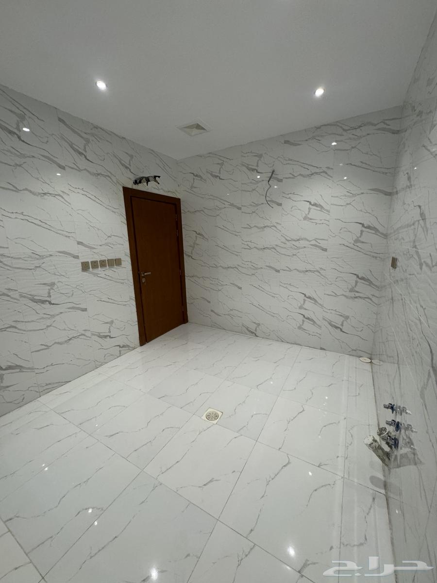 شقة 5 غرف في الريان 7