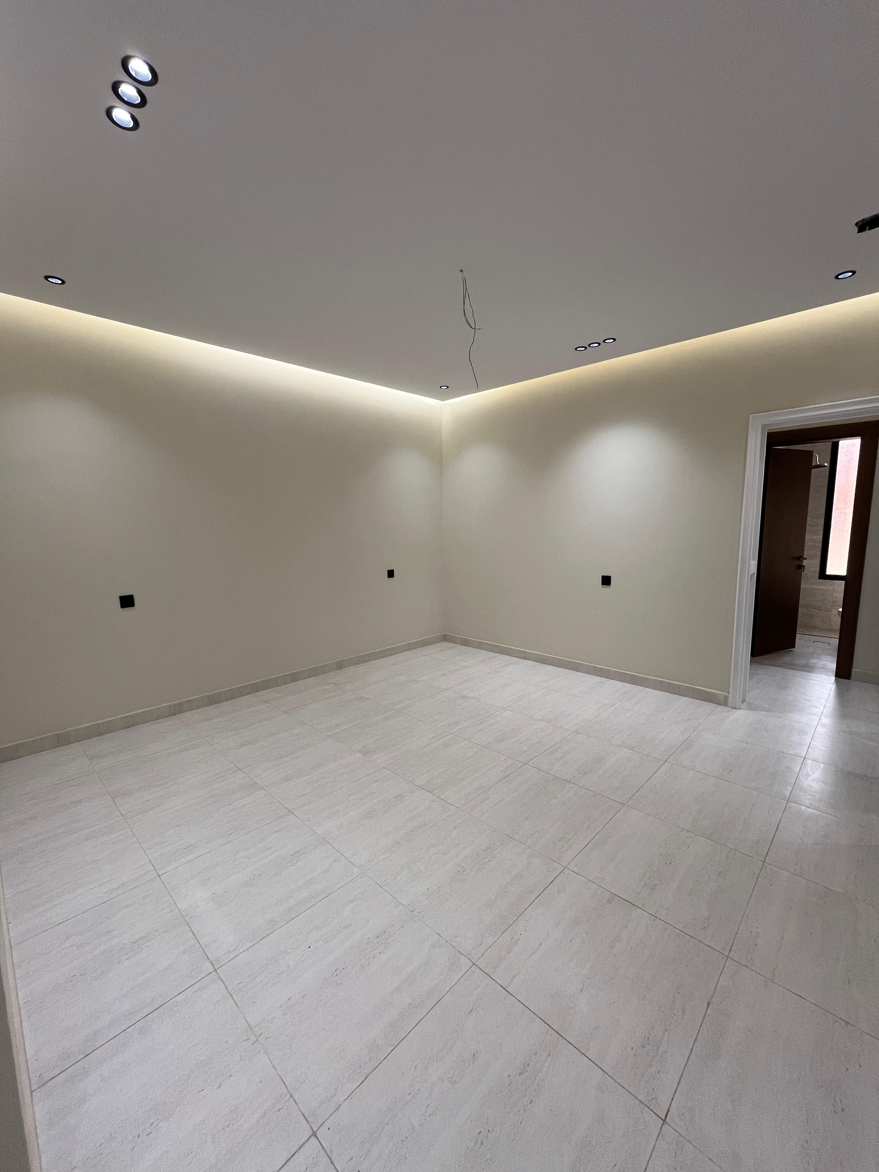 شقة  في الروضة 4