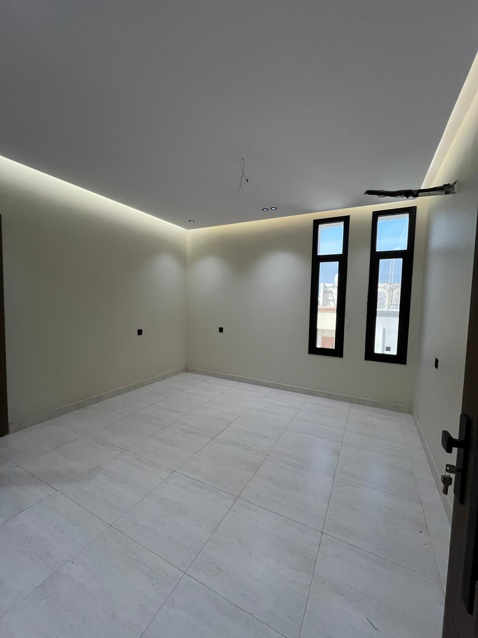 شقة  في الروضة 7