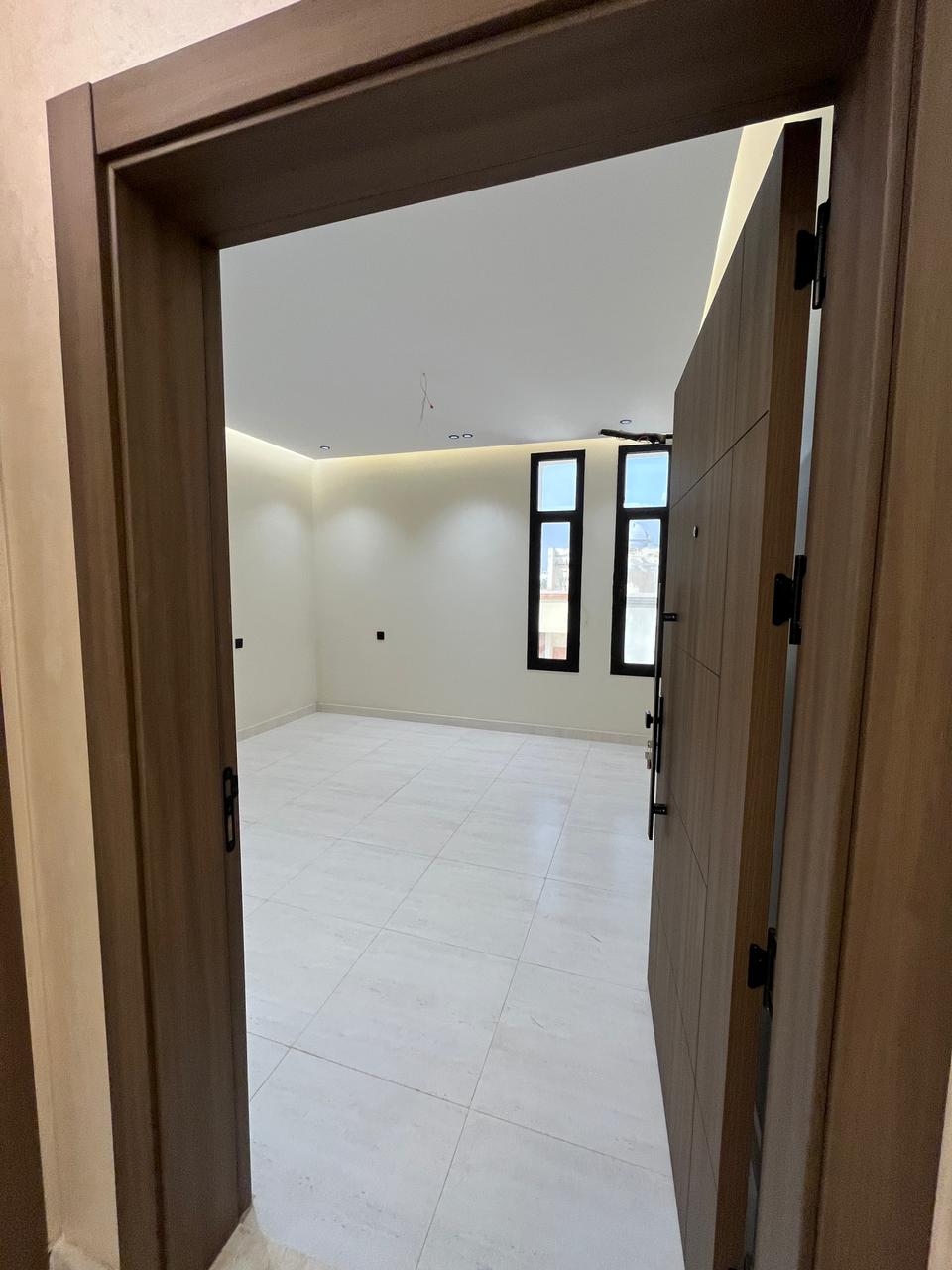 شقة  في الروضة 9