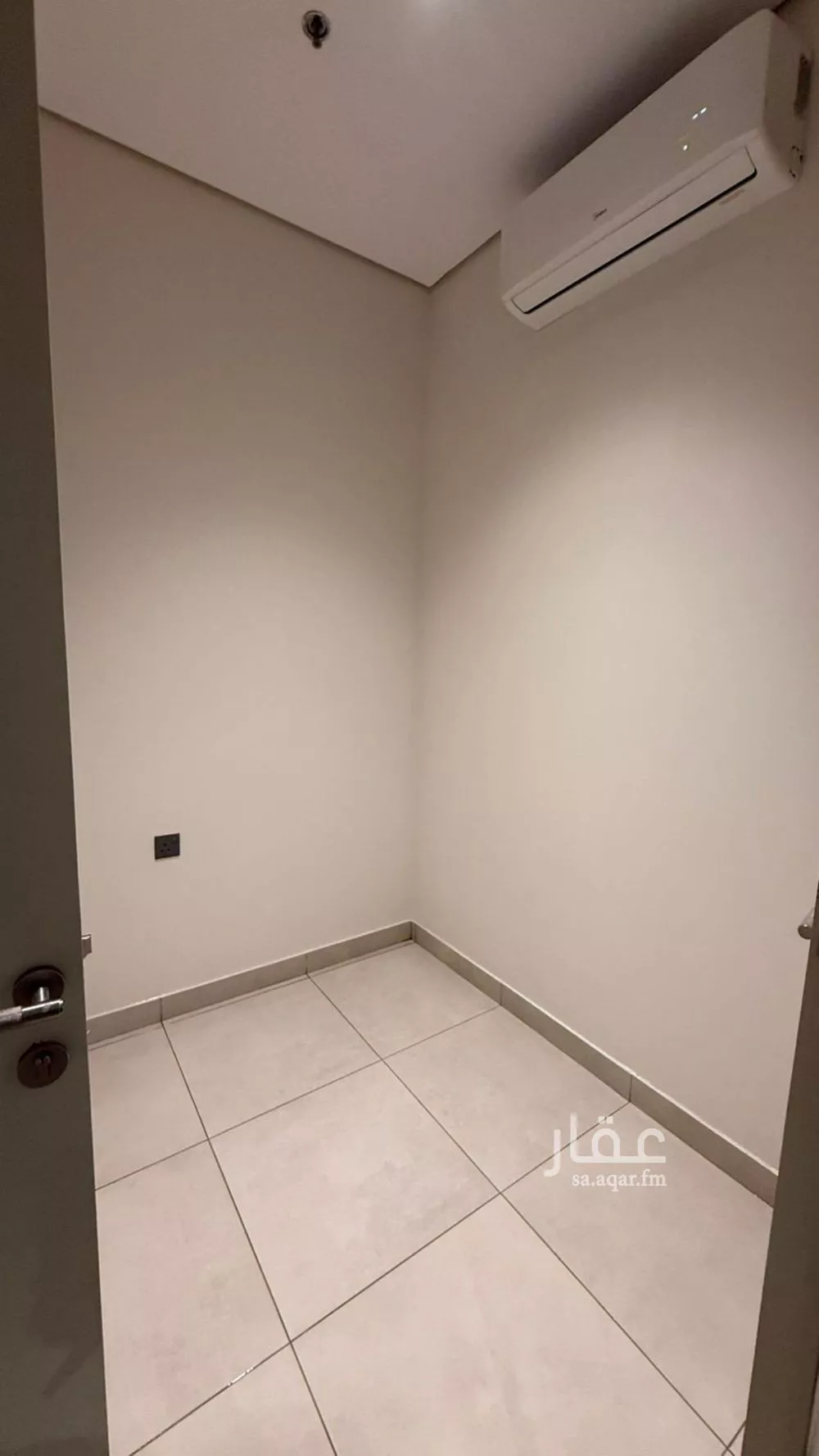 شقة 4 غرف في العارض 6