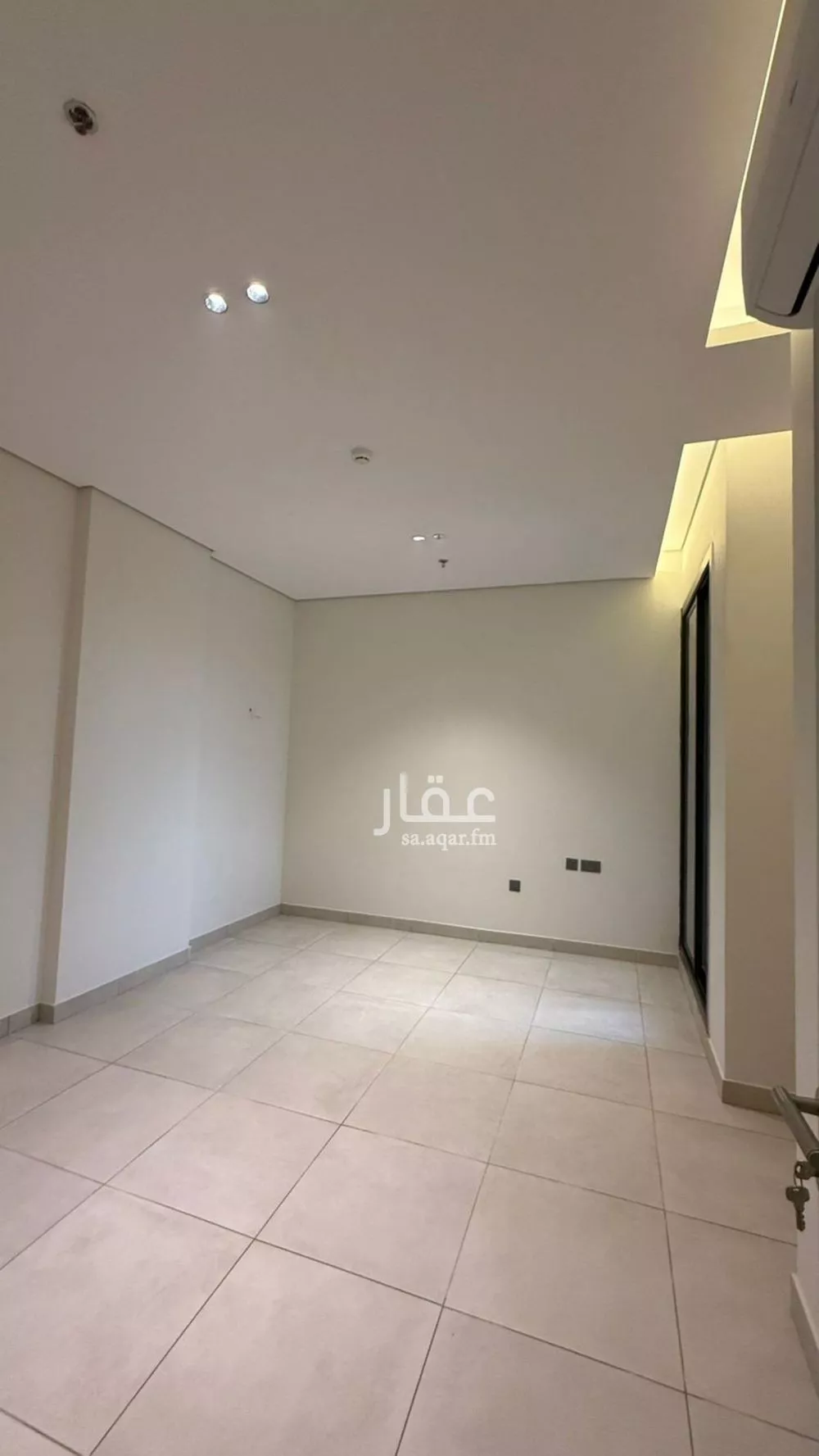 شقة 4 غرف في العارض 8