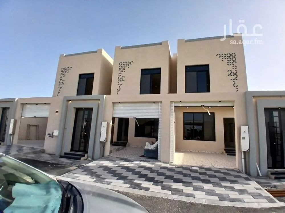 8 bedroom villa in Al Amwaj 2