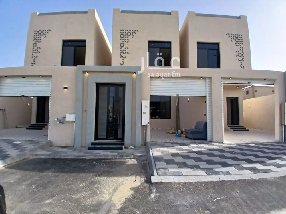 8 bedroom villa in Al Amwaj 3