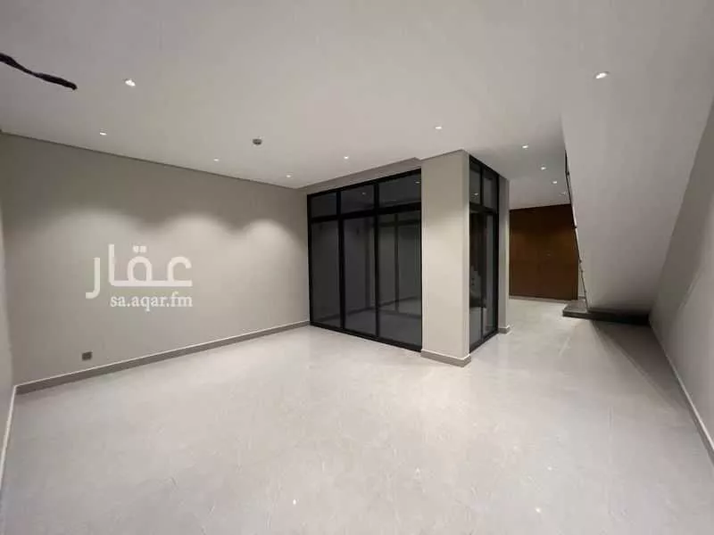 فيلا 4 غرف في القادسية 8
