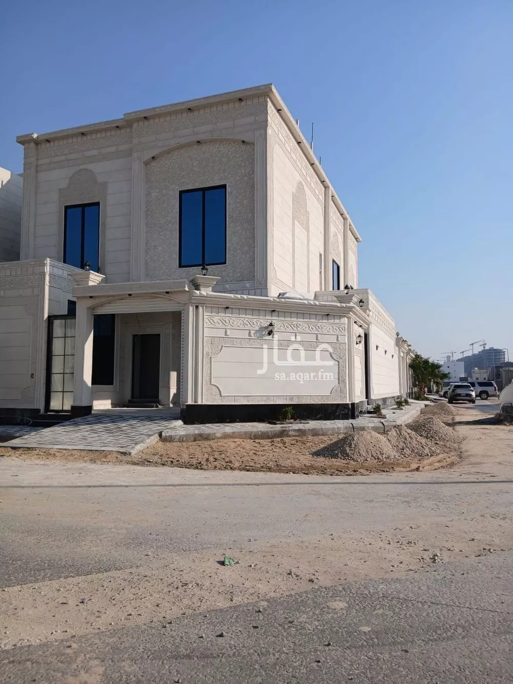 فيلا 9 غرف في ضاحية الملك فهد 4