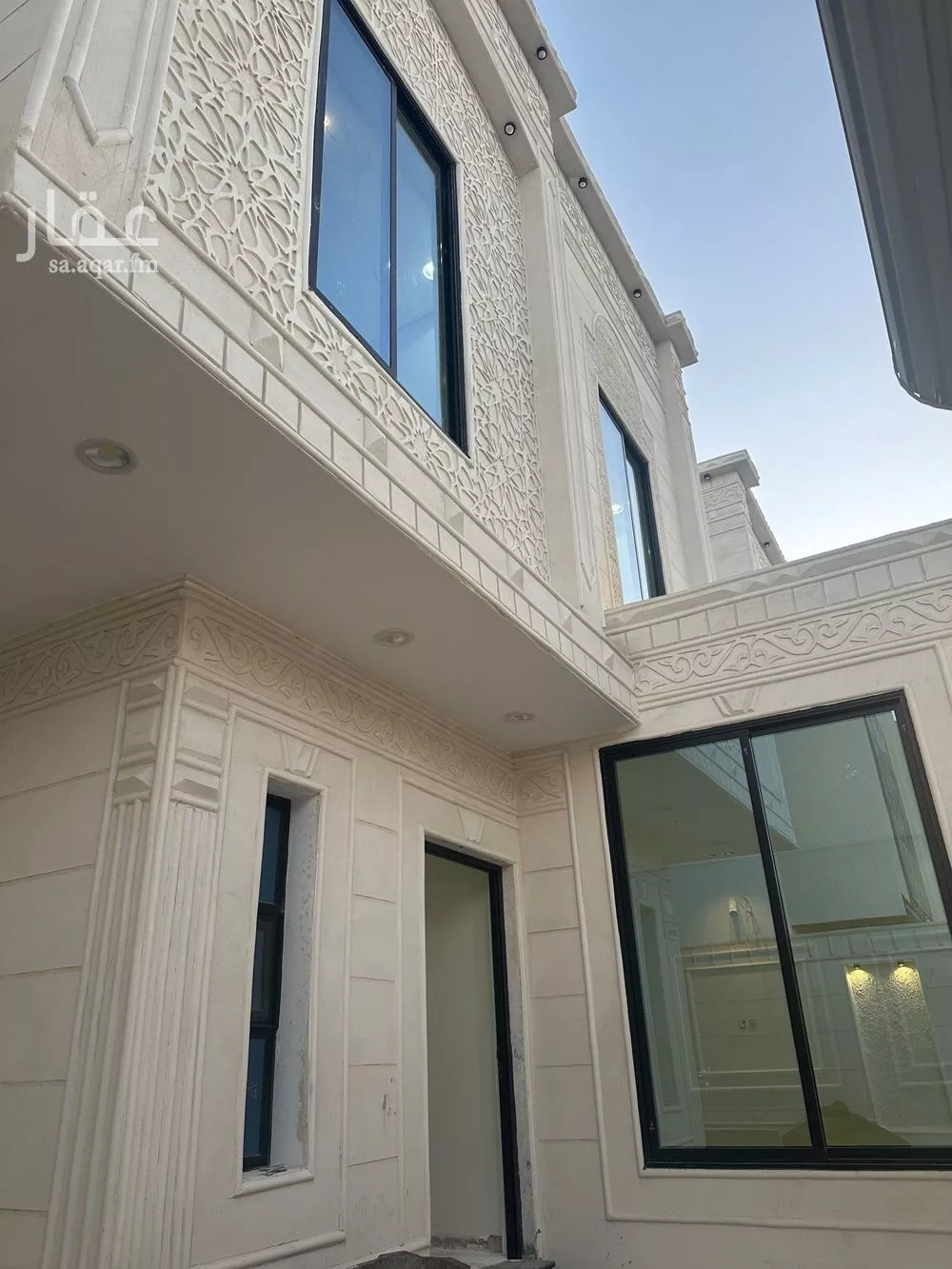 فيلا 9 غرف في ضاحية الملك فهد 5