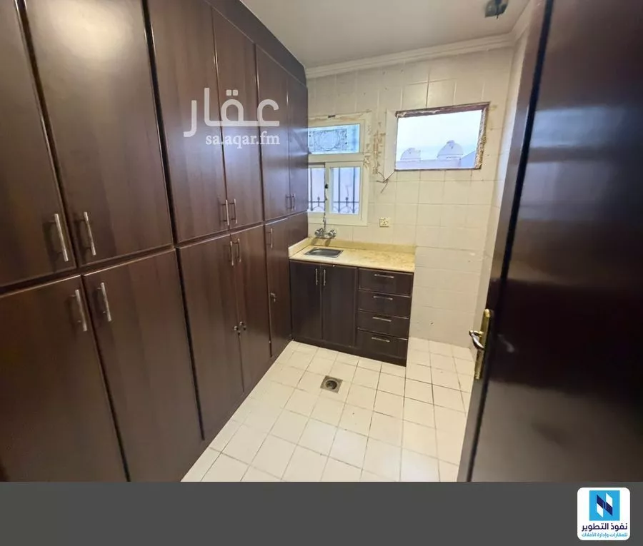 مكتب 850 م² في المروج 6