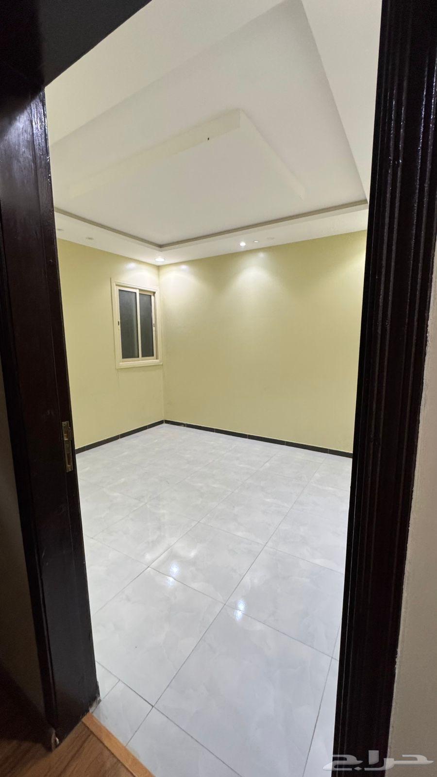 شقة 3 غرف في الرمال 4