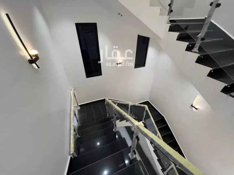 فيلا 6 غرف في القادسية 11