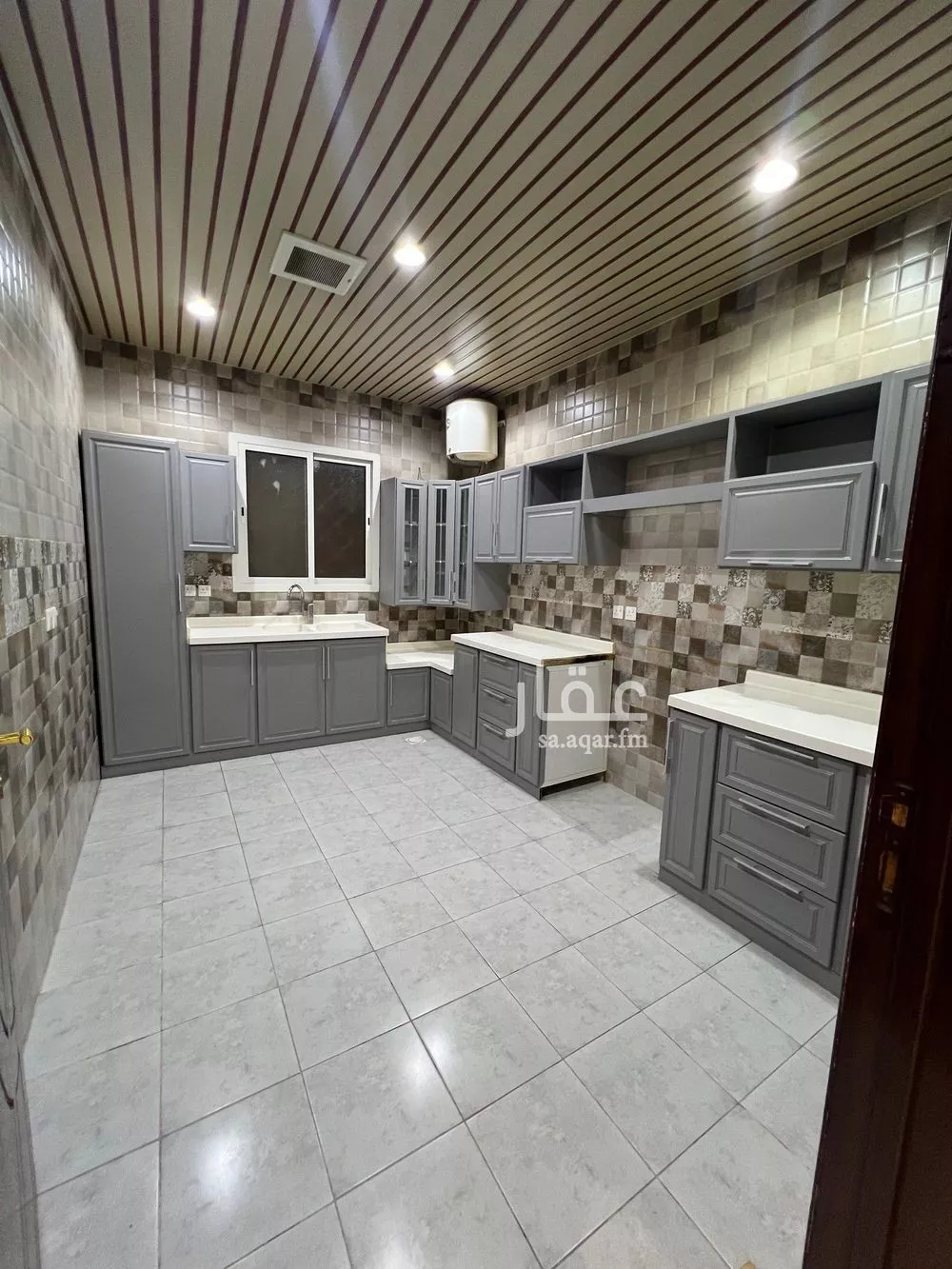 5 bedroom floor in Al Munsiyah 3