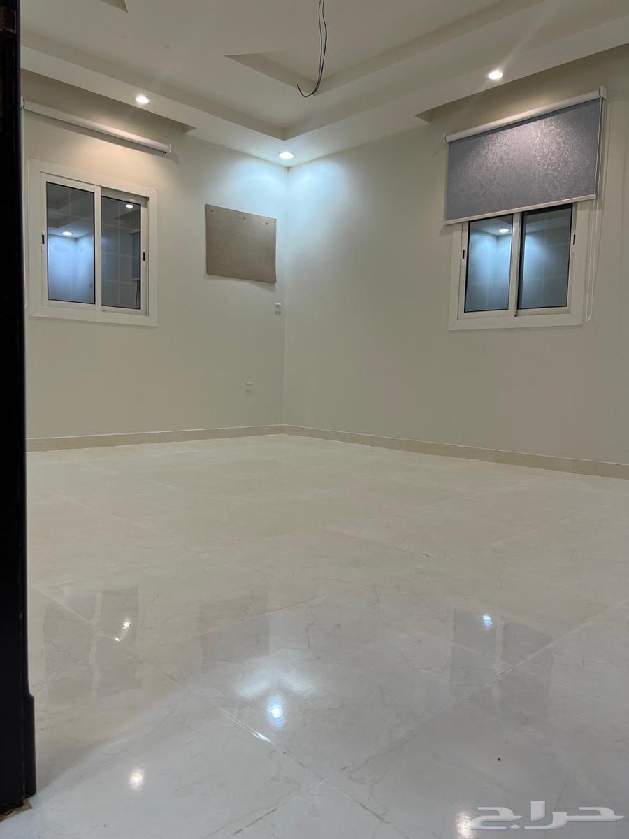 شقة 4 غرف في الفروسية 4